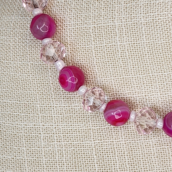 Handmade pink agate and glass beaded necklace 18" collar length - Picture 11 of 12